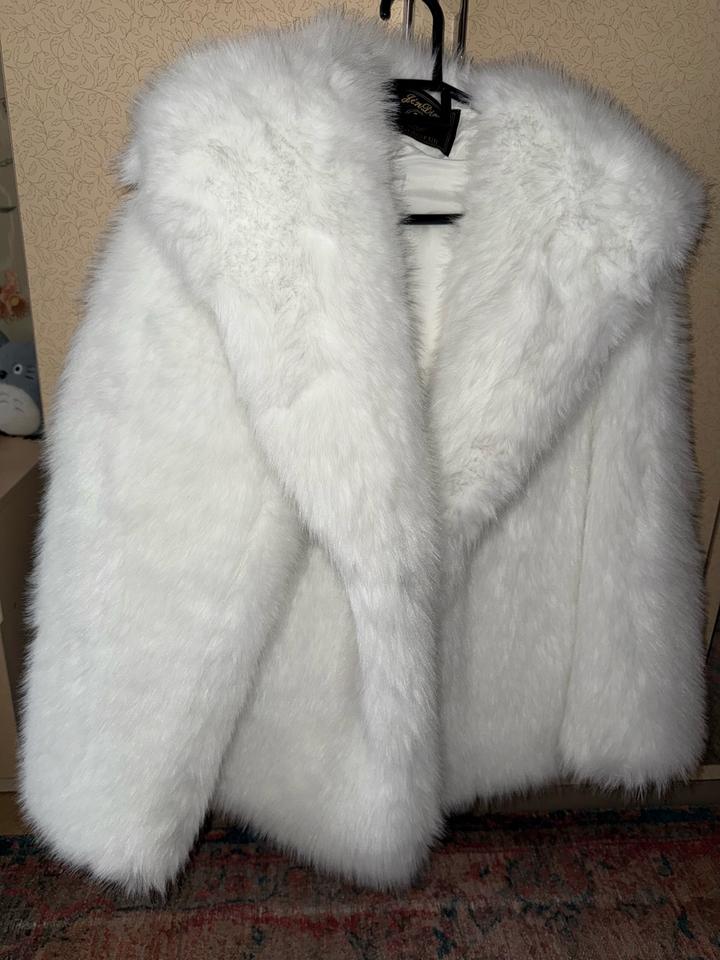 Белая эко-шубка из Гуанчжоу