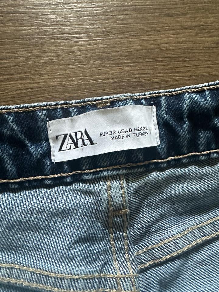Джинсы Zara