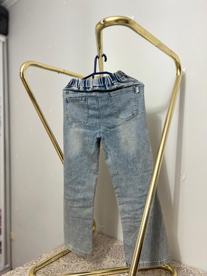 синие джинсы