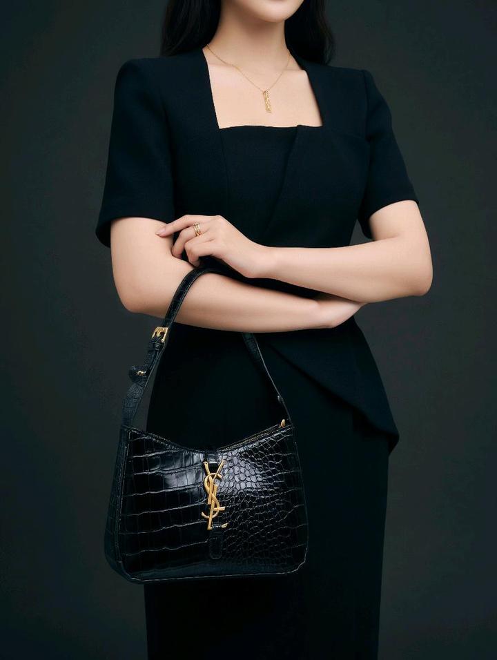 Сумка-Хобо Saint Laurent Le 5À7 ( Крокодилий узор )