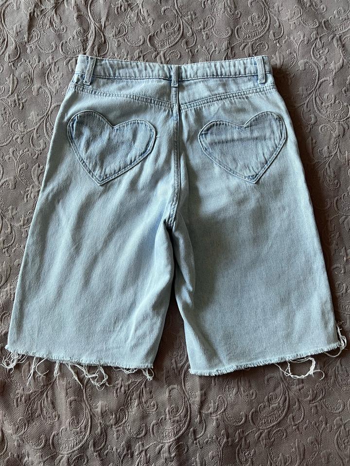 Удлиненные шорты светло голубые Bershka