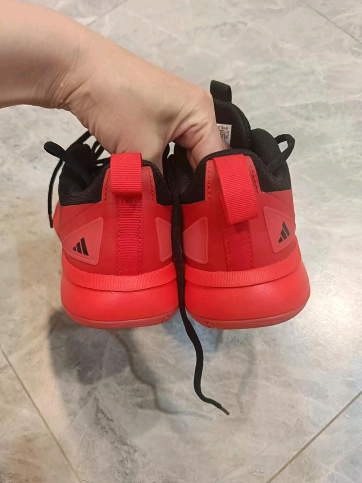 Кроссовки Adidas UK6 - 38 размер.