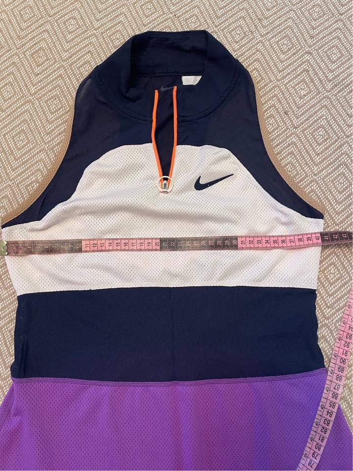 Теннисное платье Nike