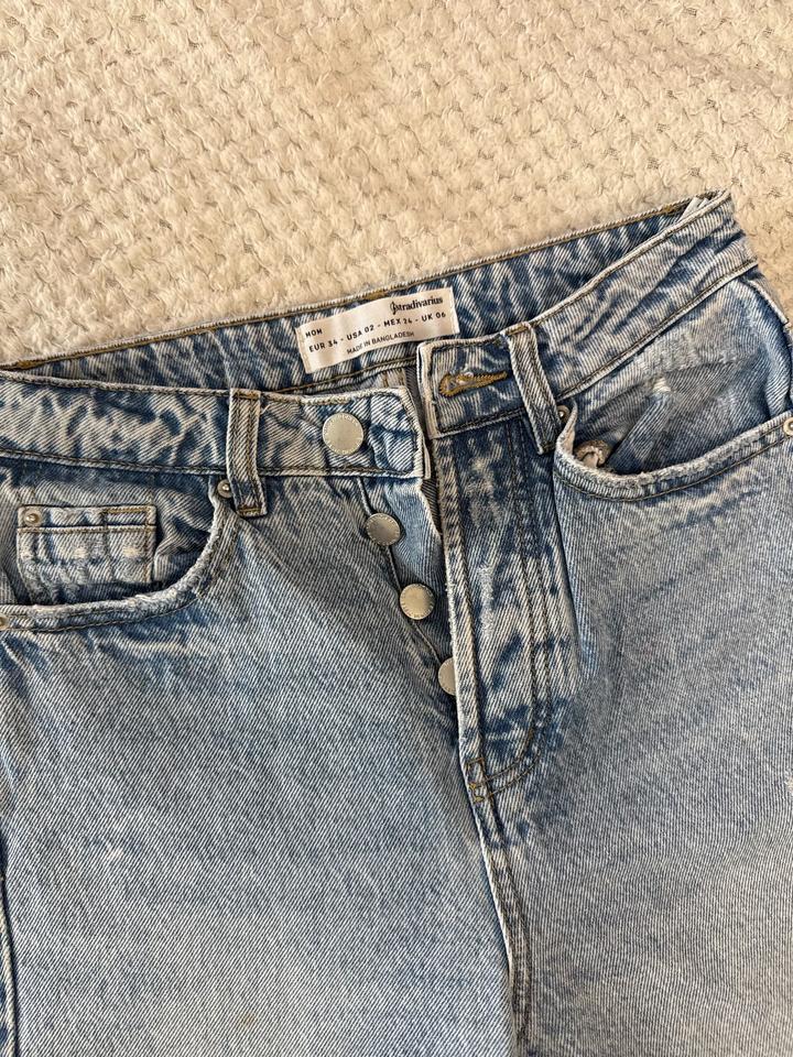 Джинсы Stradivarius