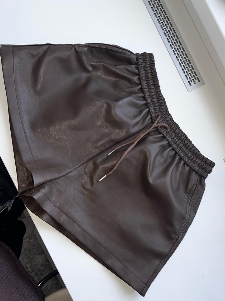 Шорты кожаные