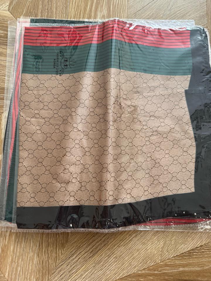 Платок красный 58см на 58см. Разные расцветки