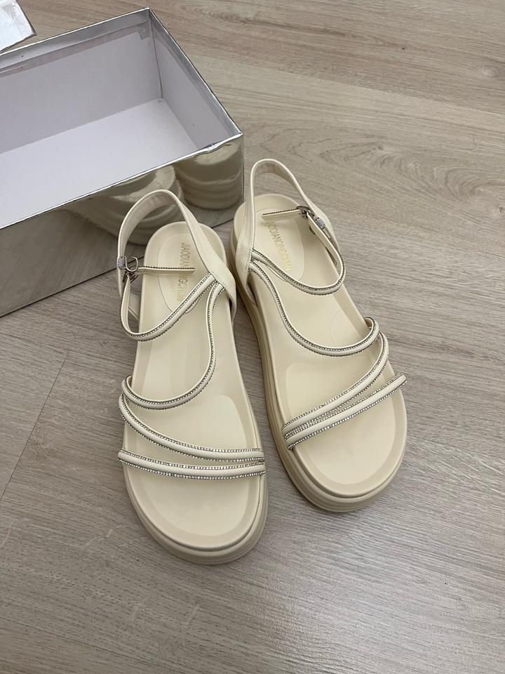 Новые босоножки