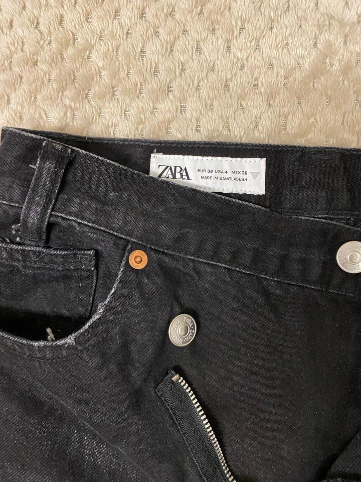 Черные джинсы Zara