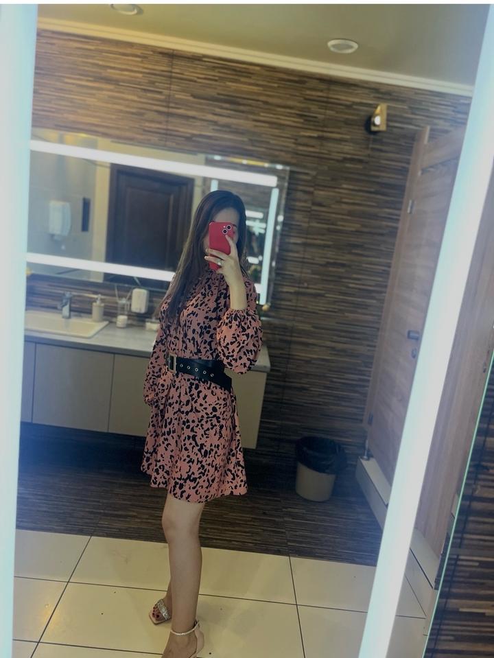 Розовое леопардовое платье