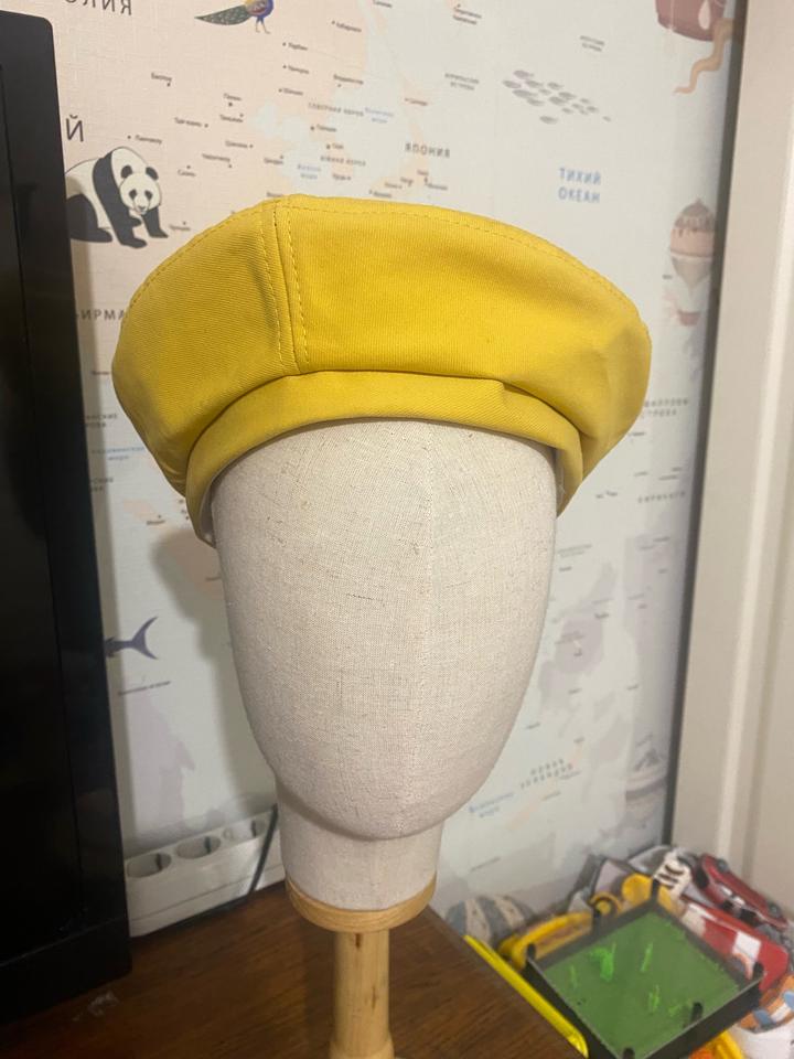 Берет новый желтый