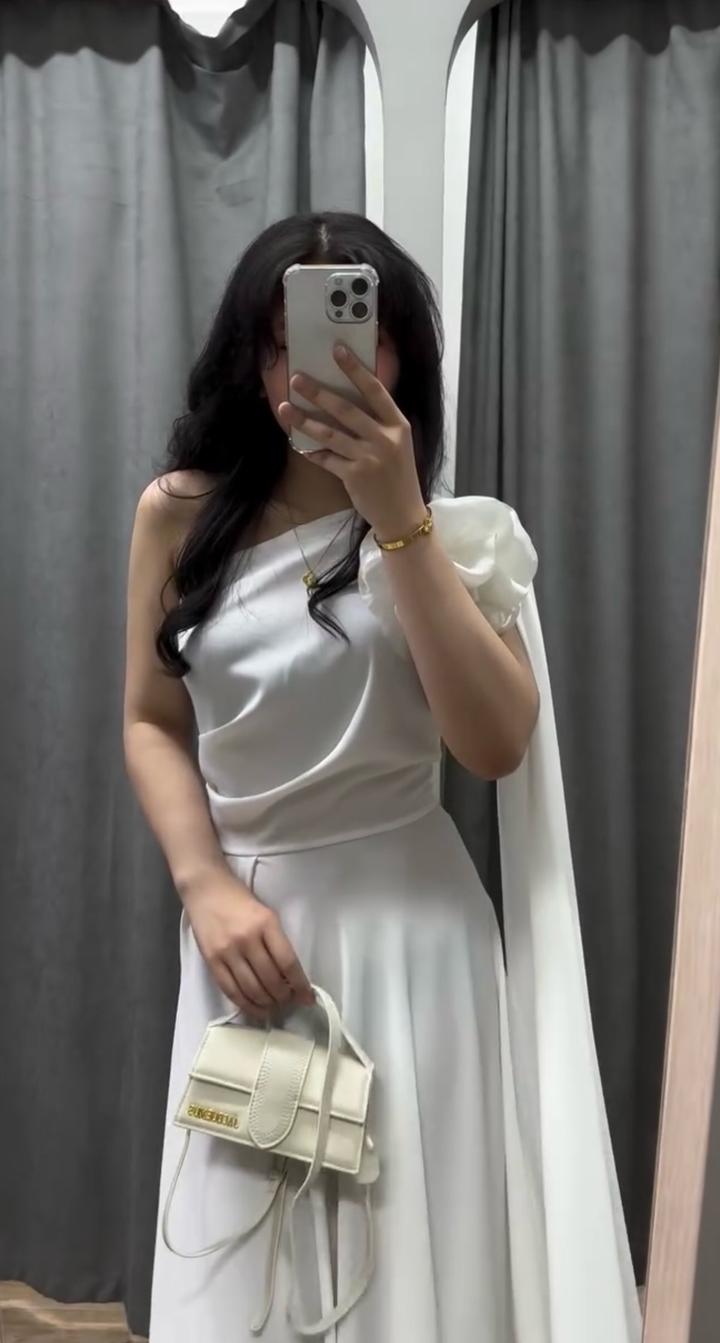 Белое платье