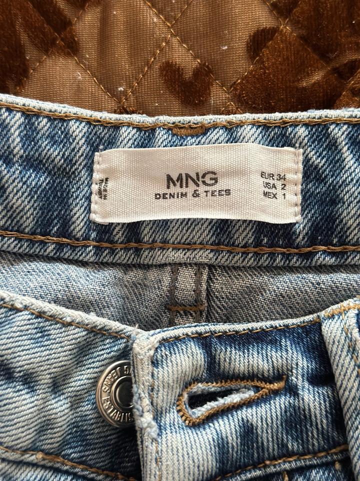 Джинсы Mango