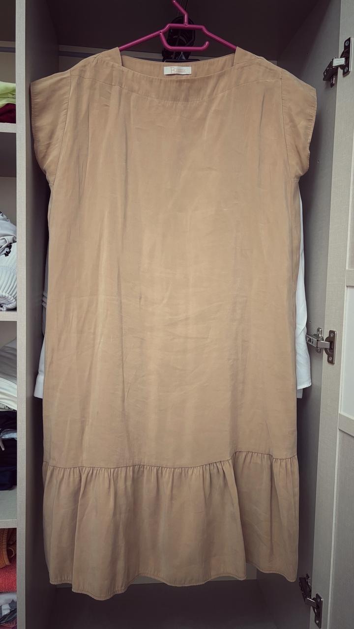 бежевое платье