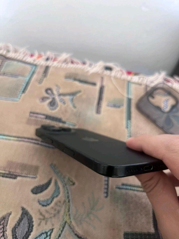 IPhone 15pro чёрный 256 гб