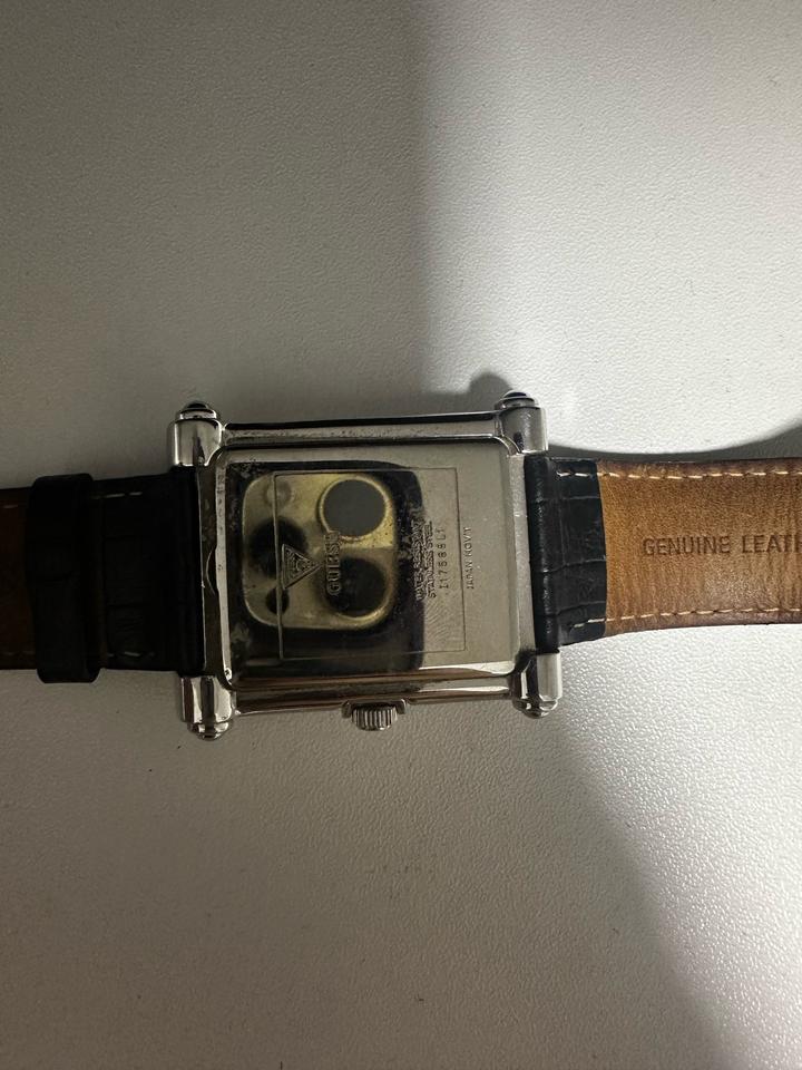 Часы Guess