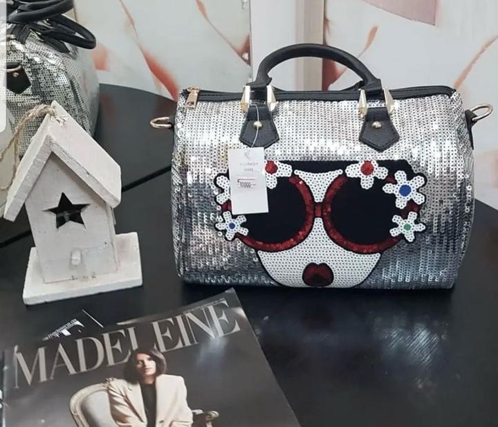 Сумка с пайетками. Новая, с этикеткой