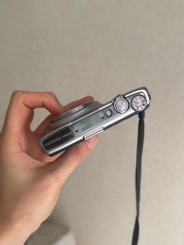 Nikon Coolpix S9500