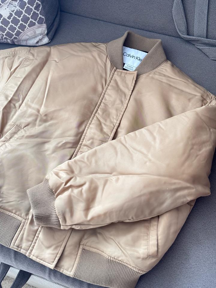 Бомбер Calvin Klein