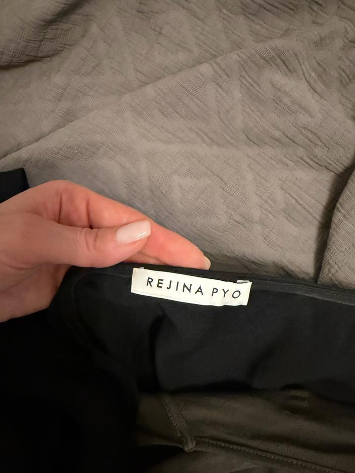 Стильный топ от Rejina Pyo. Покупала в Esentai mall.