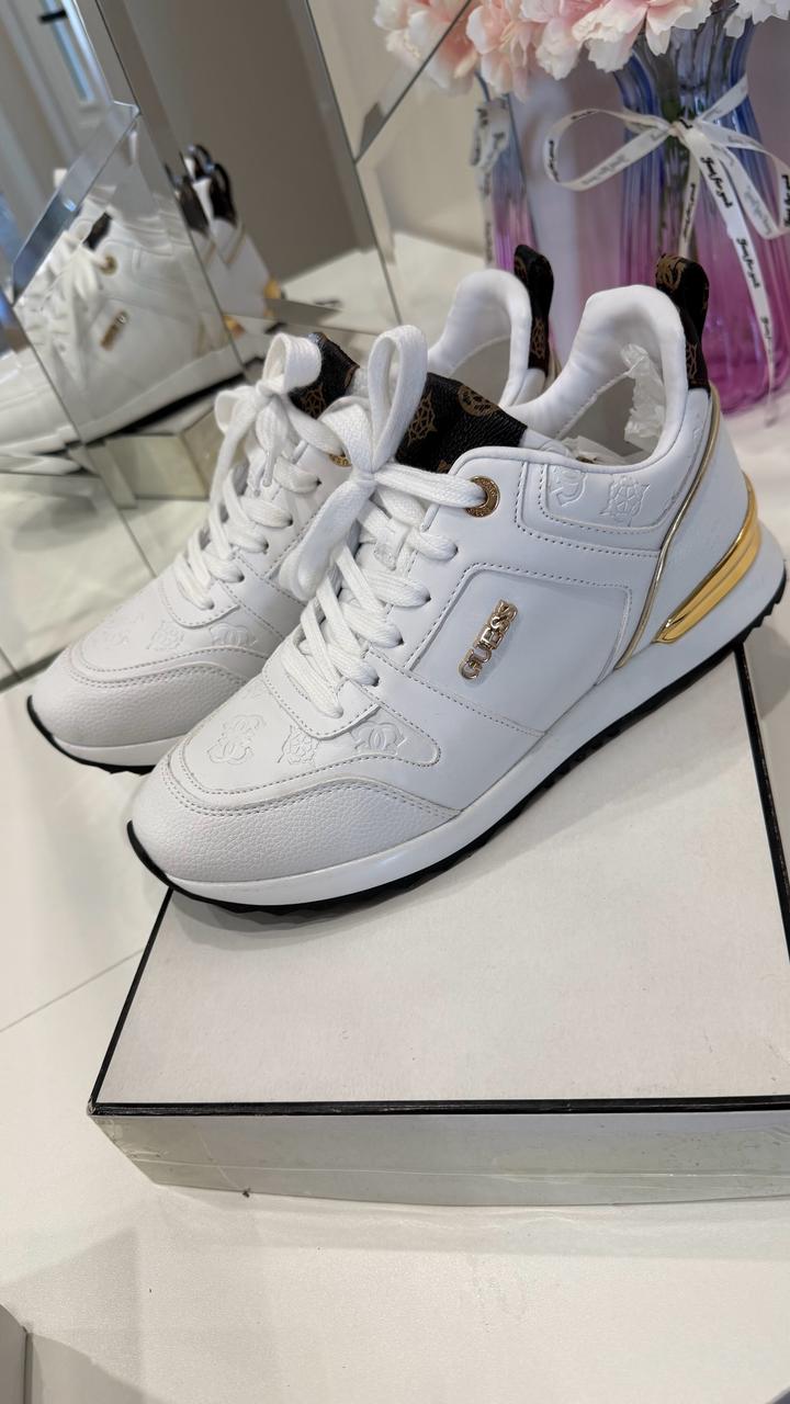 Кроссовки Guess