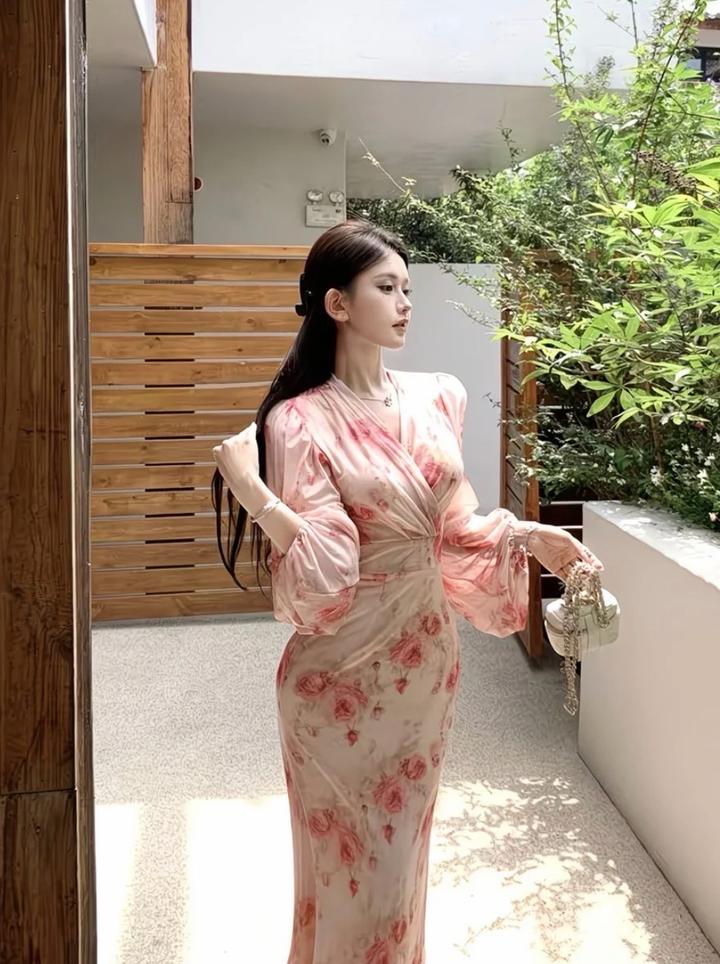 Роскошное платье с цветочным принтом