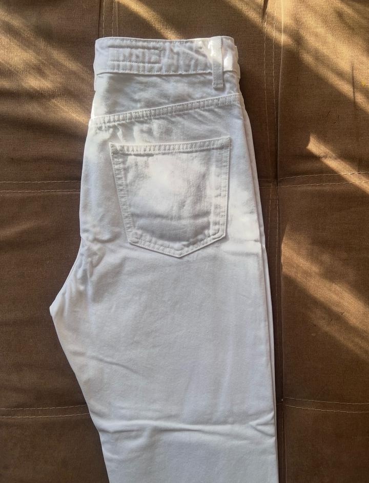 Белые джинсы Zara