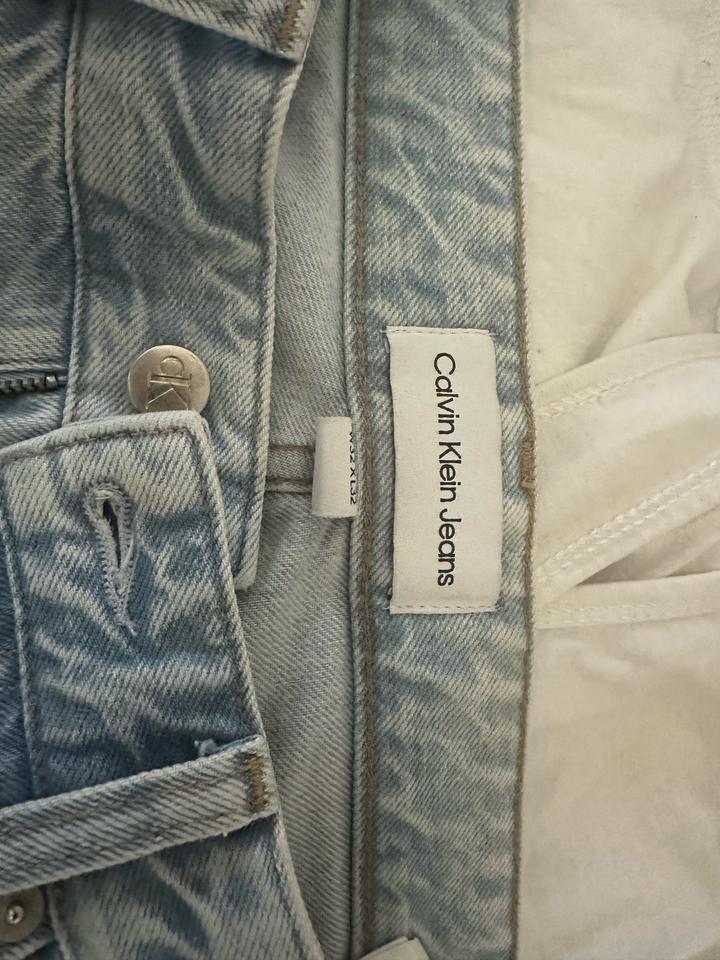 Светлые джинсы Calvin Klein