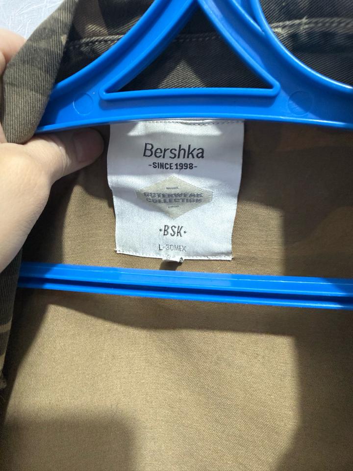 Ветровка Bershka