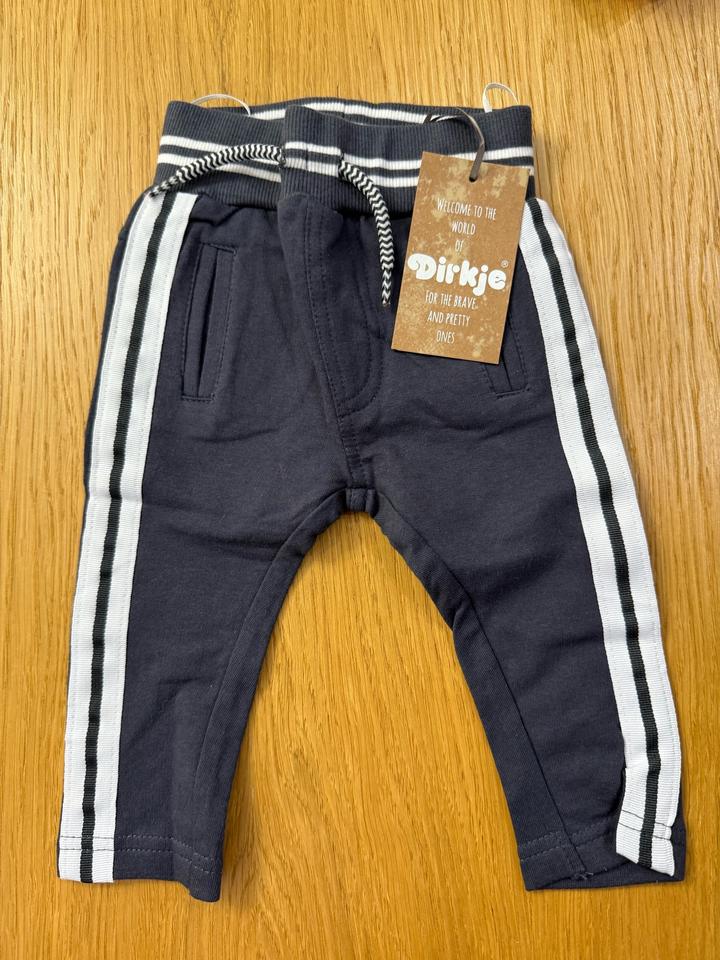 Симпотичные штанишки для новорожденного малыша