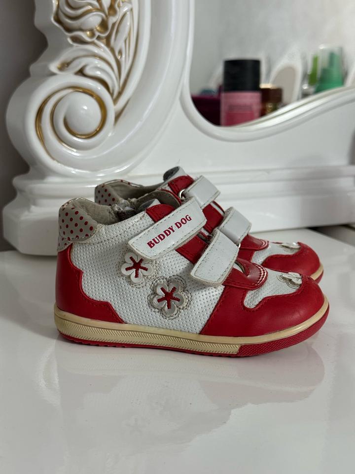 Детские ботинки на замке