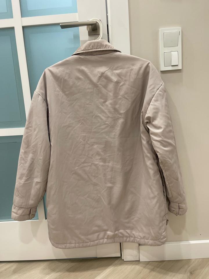 Бежевая куртка весеняя