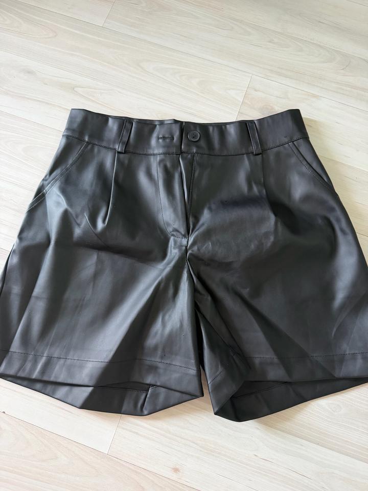 кожаные шорты