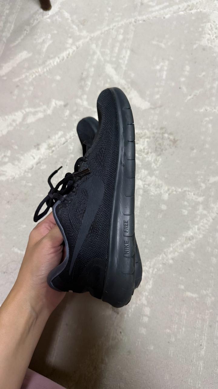 EUC Nike Women US 8 Free RN Black Training Running Shoes Sneakers