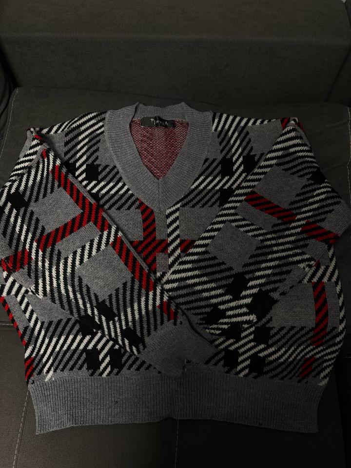 Свитер в клетку