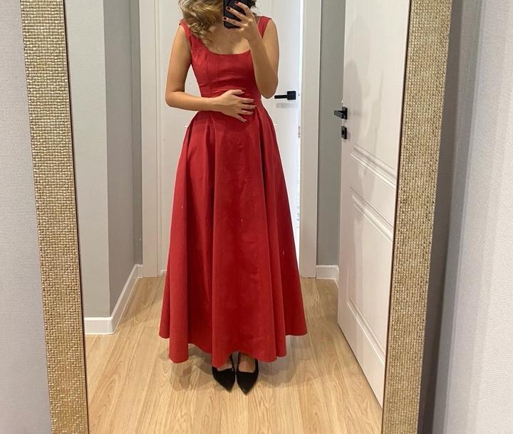 Платье в пол weeknd, на размер S. На рост 165-170