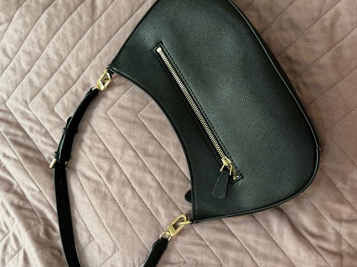 Черная сумка Guess