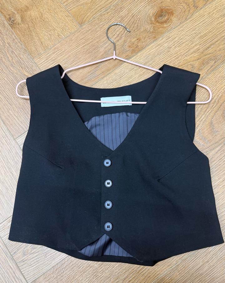 Черная Жилетка Bershka