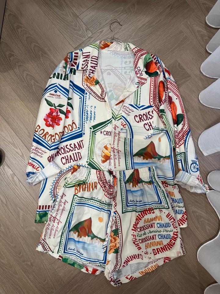 Яркая летняя двойка рубашка с шортами