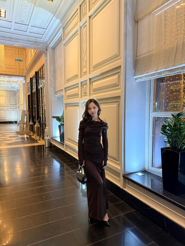 Платье коричневые с открытыми плечами