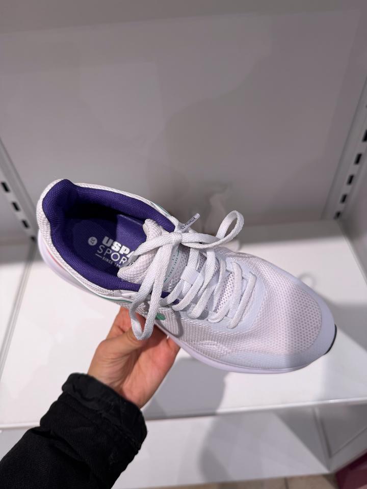 Кроссовки женские