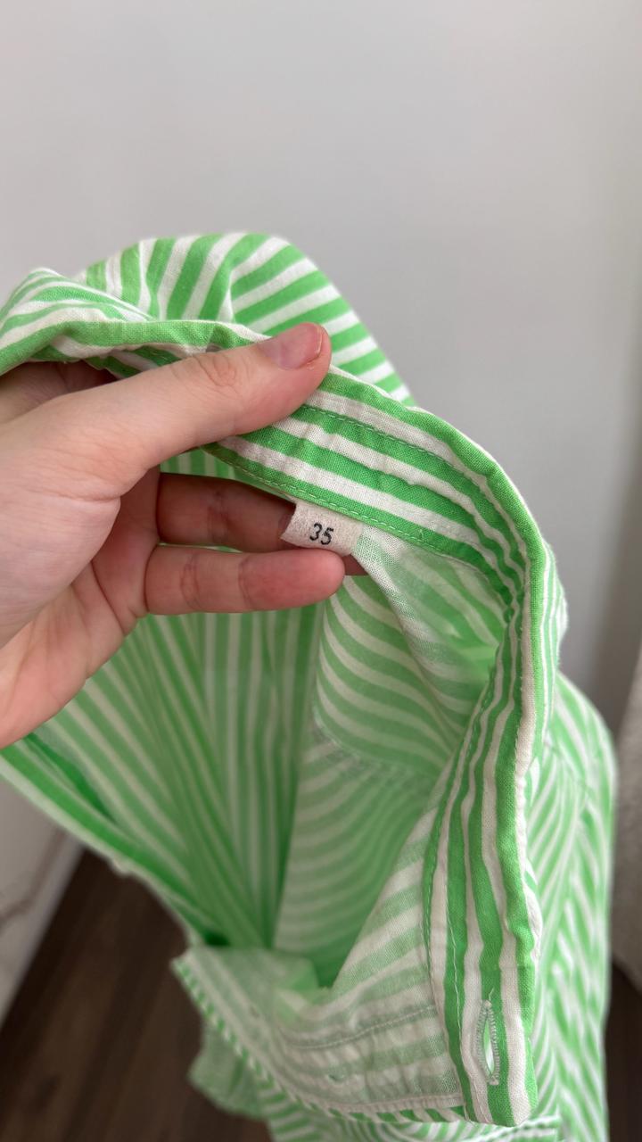 Зеленая рубашка в полоску