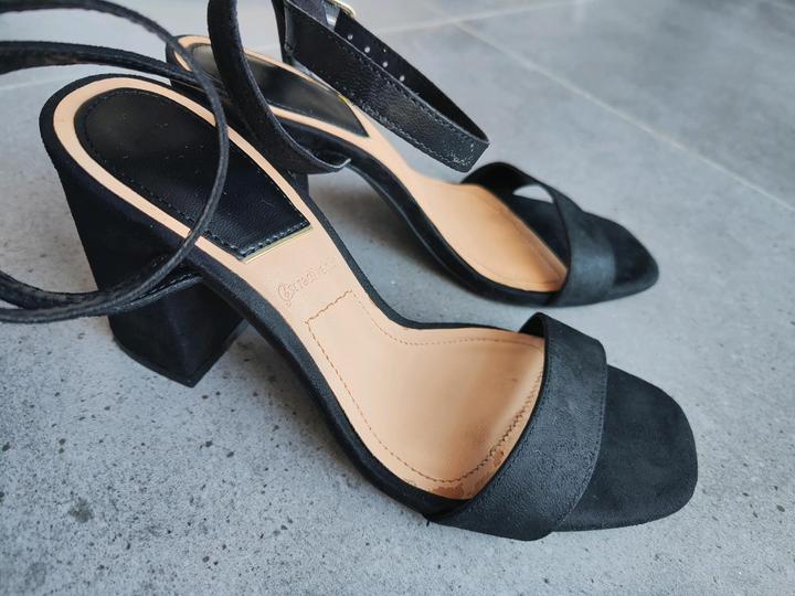 Босоножки Stradivarius