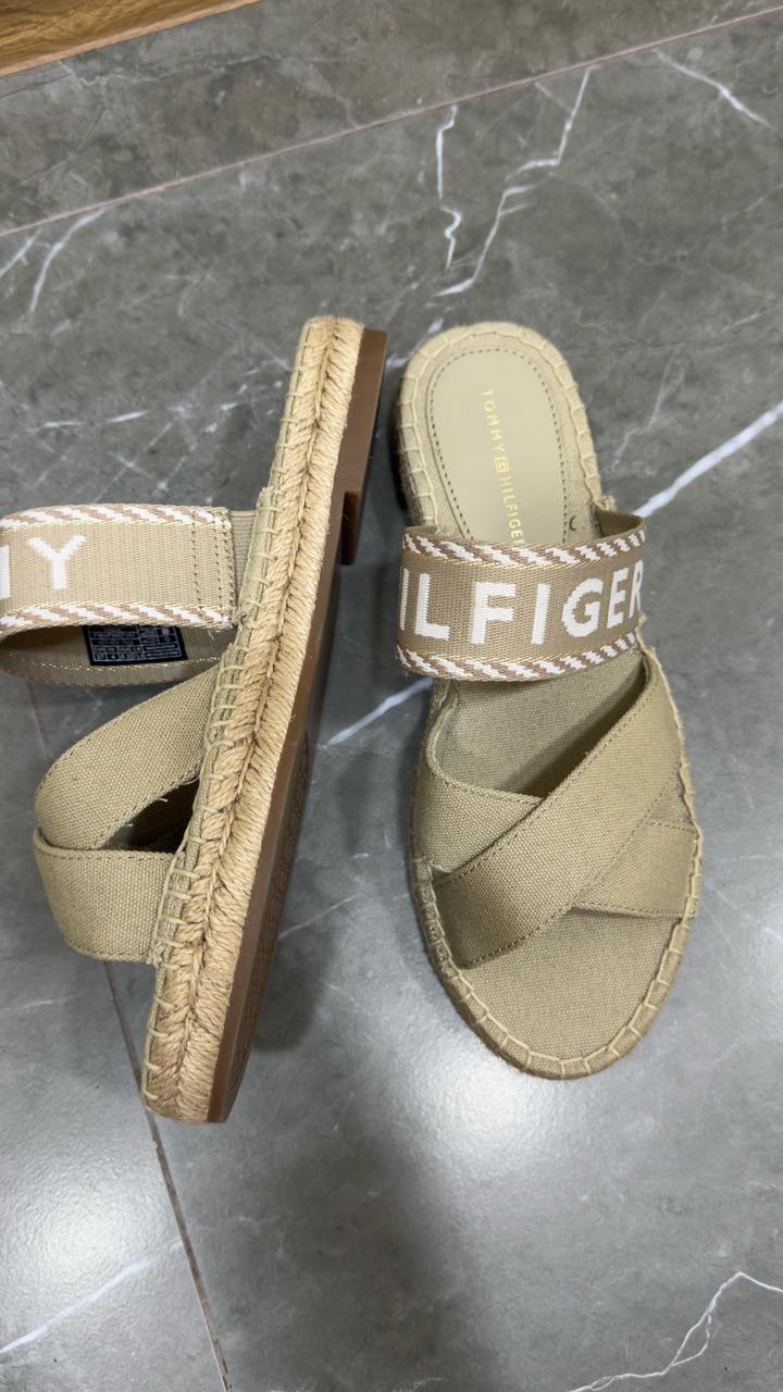 Шлепанцы Tommy Hilfiger Цвет: Бежевый