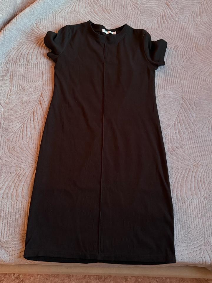 Черное универсальное платье