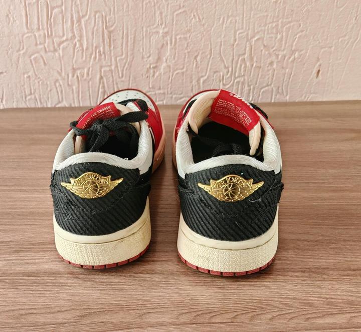 Trophy Room x Air Jordan 1 Low OG «Away»