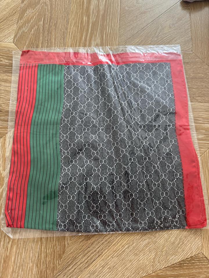 Платок красный 58см на 58см. Разные расцветки