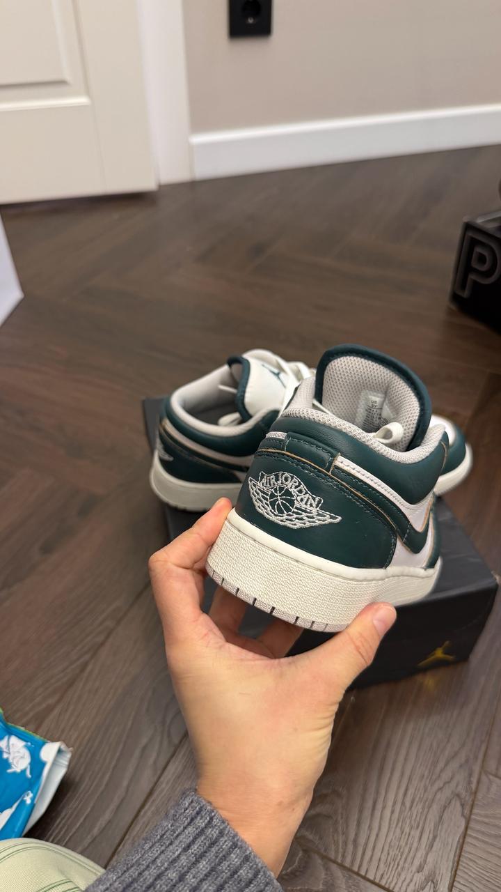 Оригинал кроссовки Nike Jordan 37,5 в зеленом оттенке