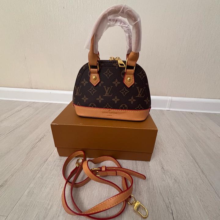 Сумка от бренда Louis Vuitton Alma