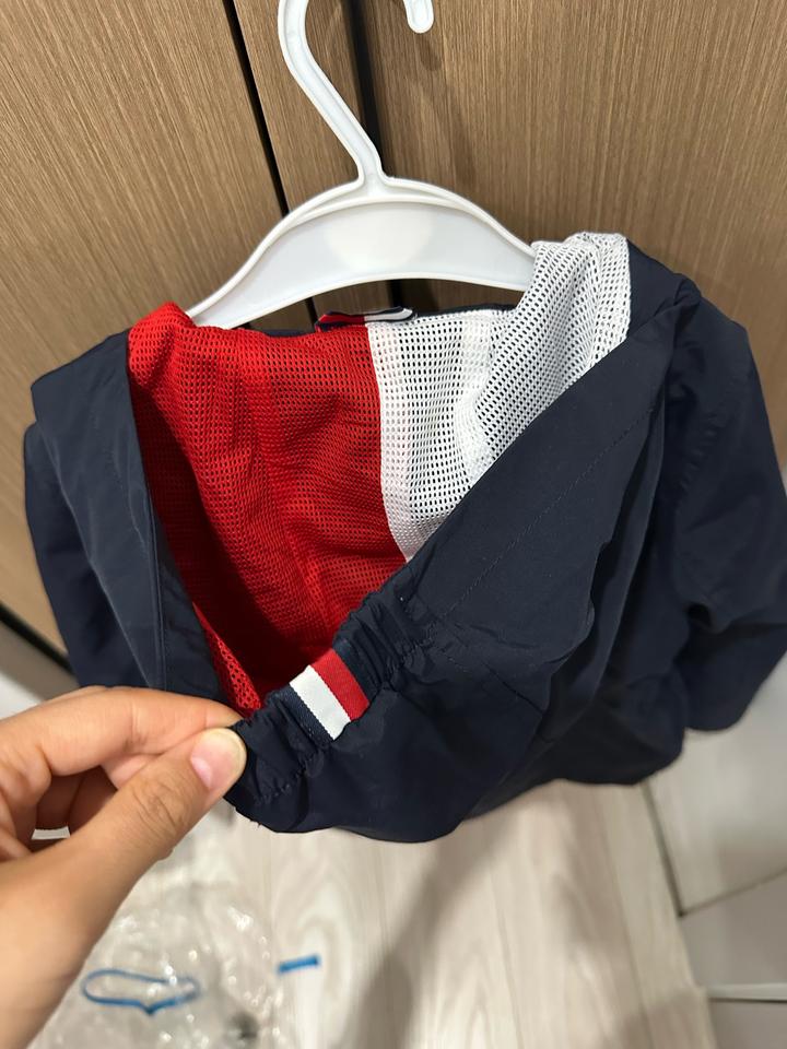 Ветровка Tommy Hilfiger , новая