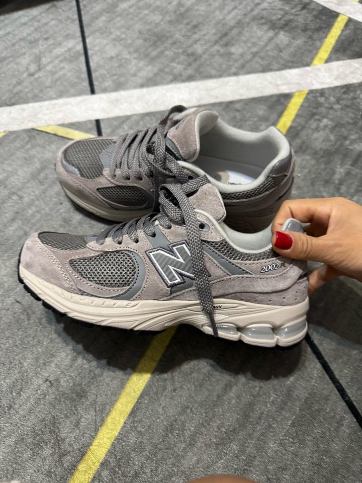 New Balance 2002r